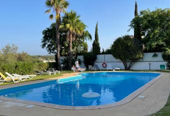 Casa Oliveiras has Balcony rooms