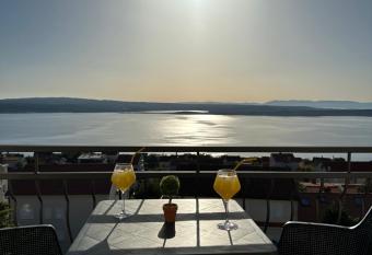 Apartments Badnje has Balcony rooms