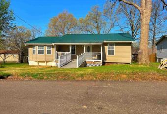 Lake House at Lake of the Ozarks has Balcony rooms