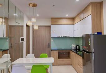 C  n h    Vinhome grand park Tp Th         c allows 18 year olds to book a room