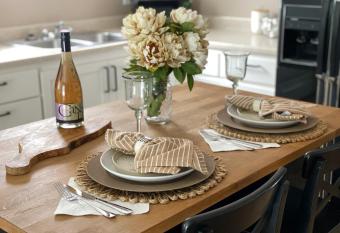 Private Ranch Cottage, near Yosemite National Park allows 18 year olds to book a room