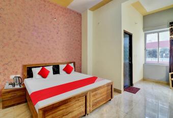 OYO Flagship 80953 Gwala Dham allows 18 year olds to book a room