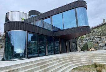 Madla has rooms with a private hot tub