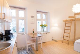 Monjan Flat - Square Market Rynek has rooms with a private hot tub