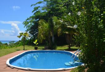 Villa MERAHI ... La villa d Ange Fare Noa Mymy allows 18 year olds to book a room