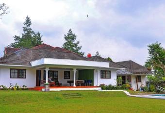 Holy Bird Homestay has Balcony rooms