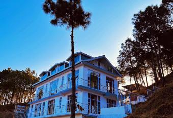 The Retreat Cottage has Balcony rooms