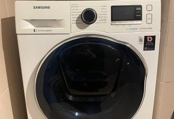 24 metros Cl  nica las Condes has rooms with a private hot tub