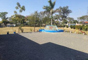 Article 19 Farmhouse - Perfect for short stays and parties! allows 18 year olds to book a room