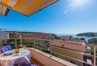 Villa Alexandra 3 has Balcony rooms