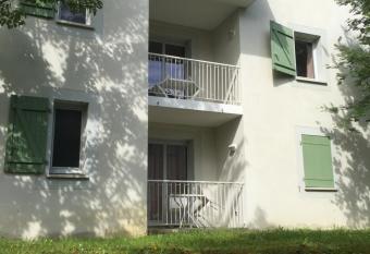 Appartement cozy pour curistes et touristes has Balcony rooms