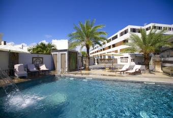 Burnas Beach has Balcony rooms