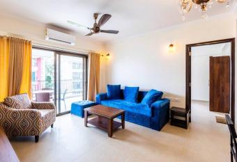 #001-2Bed,2 bath#Patio#2Pools Gym, Steam Sauna, Jacuzzi in Calangute, Baga, North Goa has rooms with a private hot tub
