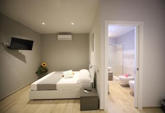 AGRITURISMO DONORATICO allows 18 year olds to book a room