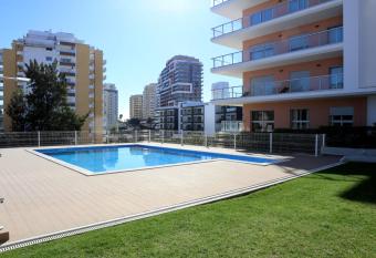 Rocha Premium allows 18 year olds to book a room