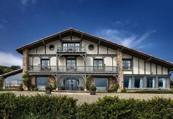 Hotel Iturregi allows 18 year olds to book a room