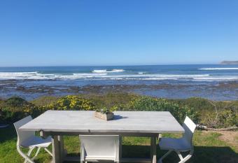 Whale View Cottage has Balcony rooms