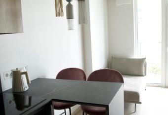 J. Ralio apartamentai (monkey) allows 18 year olds to book a room