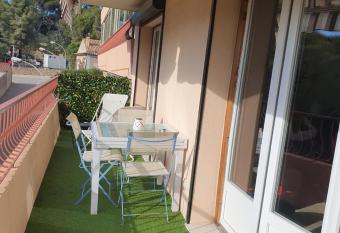 Logement    Sanary-sur-mer (Var) has Balcony rooms