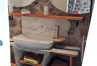 locationseians var studio mimosa 2 etage allows 18 year olds to book a room