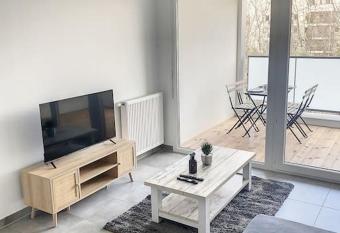 CAPRI - Sublime T2 Patte d oie (Netflix, Terrasse) has Balcony rooms