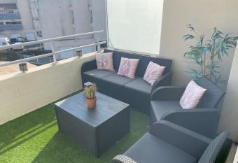 APPT T3 75m2 plein sud avec pk has Balcony rooms