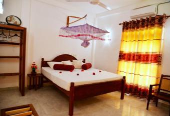 Neel s Guest House has Smoking rooms