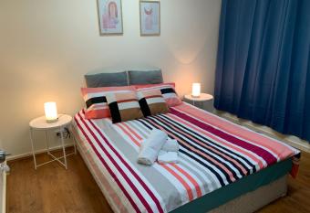 Chadstone Holiday W2 Villa allows 18 year olds to book a room