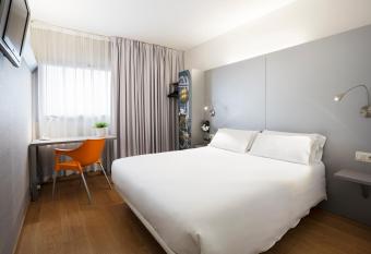 B&B HOTEL Figueres allows 18 year olds to book a room