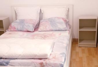 Magnifique F2 avec terrasse et parking, proche d un parc et    7 minutes    pieds de la Gare allows 18 year olds to book a room