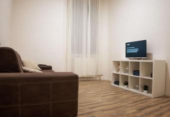 Casa Emilia [centro storico] allows 18 year olds to book a room