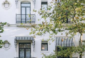 Petit Palace Puerta de Triana allows 18 year olds to book a room