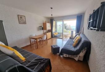 Studio of 30m with nice view on the sea has Balcony rooms