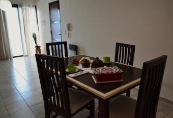 LUGAR PERFECTO allows 18 year olds to book a room