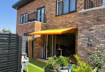 Sevenoaks Centre Hideaway has Balcony rooms