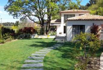 Villa Francine allows 18 year olds to book a room