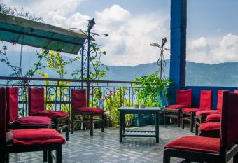 Lhonark Leisure has Smoking rooms