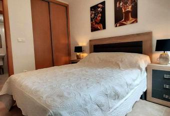 Apartamento Marina Playa Levante allows 18 year olds to book a room