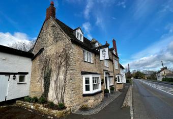 The Lion, Tredington allows 18 year olds to book a room