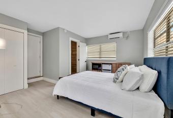 The Shell on Walnut Studio w Bath Hollywood Beach Free Parking has Balcony rooms