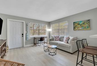 Dania Beach Christmas Retreat Museums Food has Balcony rooms