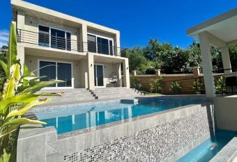 The Indianna ~ Luxury Pool & Spa allows 18 year olds to book a room