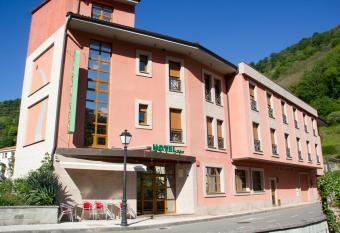 Hotel las Cruces has Balcony rooms