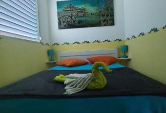 le ti bom allows 18 year olds to book a room