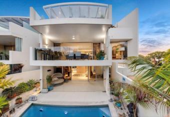 Amazing Water Views with Direct Beach Access has rooms with a private hot tub