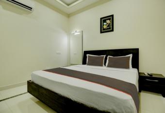 Collection O Ovel Hotel Grand allows 18 year olds to book a room