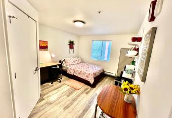 Apartment in University District- Micro Studio allows 18 year olds to book a room