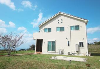 Hija on the Hill -SEVEN Hotels and Resorts- allows 18 year olds to book a room