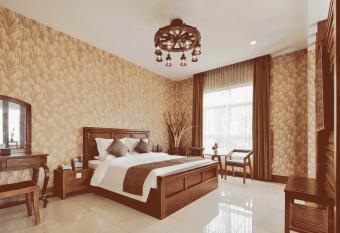 8008 Hotel has Smoking rooms