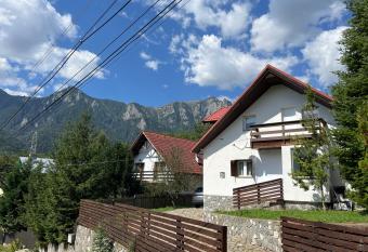 Rustic House Busteni has Balcony rooms
